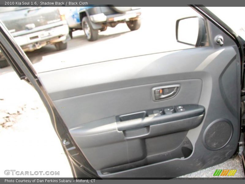 Shadow Black / Black Cloth 2010 Kia Soul 1.6