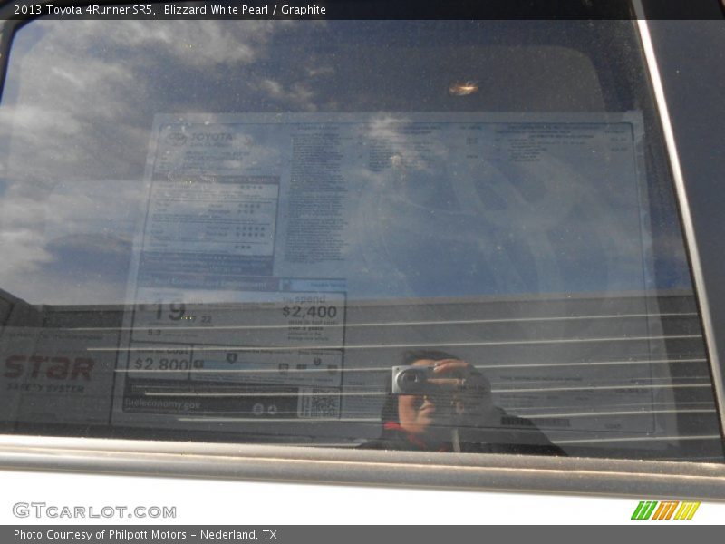 Blizzard White Pearl / Graphite 2013 Toyota 4Runner SR5