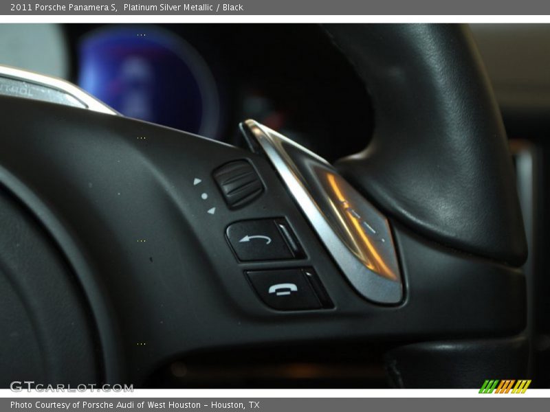 Controls of 2011 Panamera S