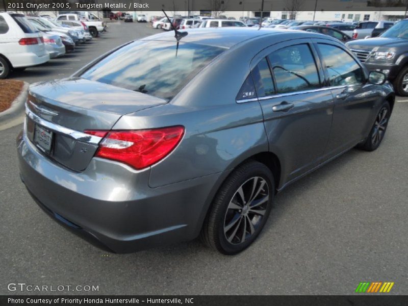 Tungsten Metallic / Black 2011 Chrysler 200 S