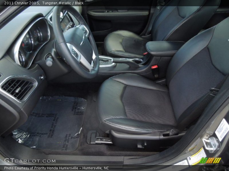  2011 200 S Black Interior