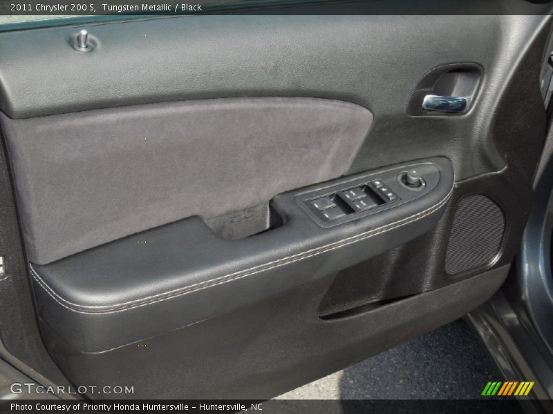 Door Panel of 2011 200 S