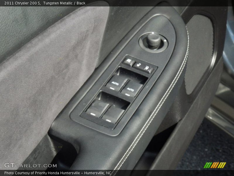 Tungsten Metallic / Black 2011 Chrysler 200 S