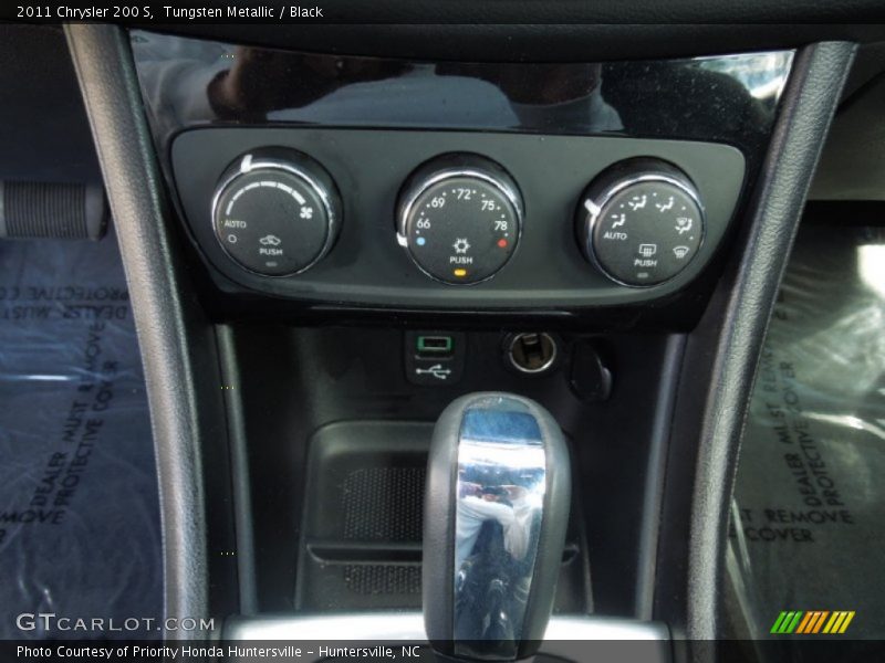 Controls of 2011 200 S