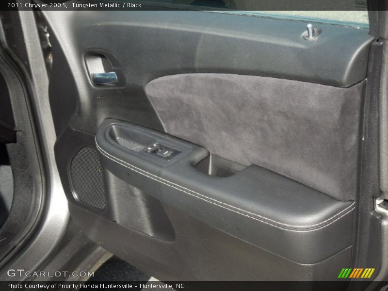 Tungsten Metallic / Black 2011 Chrysler 200 S