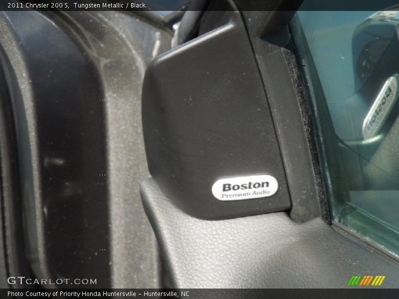 Audio System of 2011 200 S