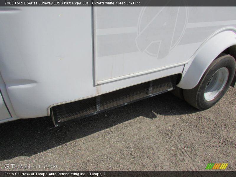 Oxford White / Medium Flint 2003 Ford E Series Cutaway E350 Passenger Bus