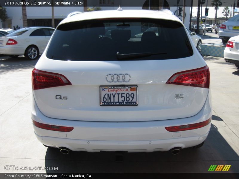 Ibis White / Black 2010 Audi Q5 3.2 quattro