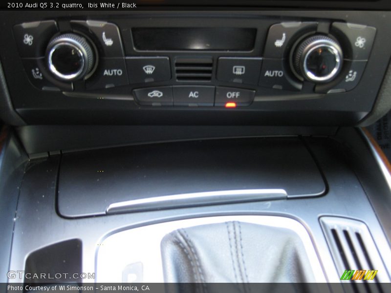 Ibis White / Black 2010 Audi Q5 3.2 quattro
