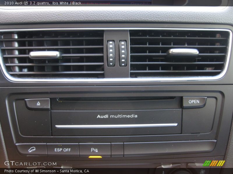 Ibis White / Black 2010 Audi Q5 3.2 quattro