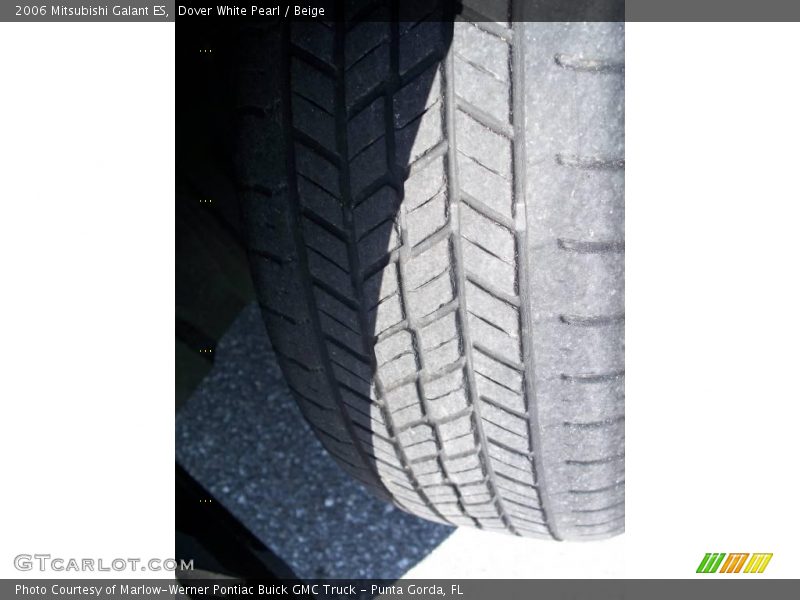 Dover White Pearl / Beige 2006 Mitsubishi Galant ES