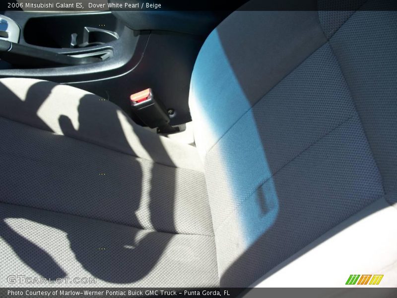 Dover White Pearl / Beige 2006 Mitsubishi Galant ES
