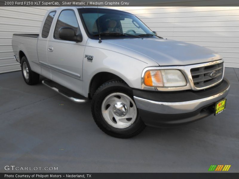 Front 3/4 View of 2003 F150 XLT SuperCab