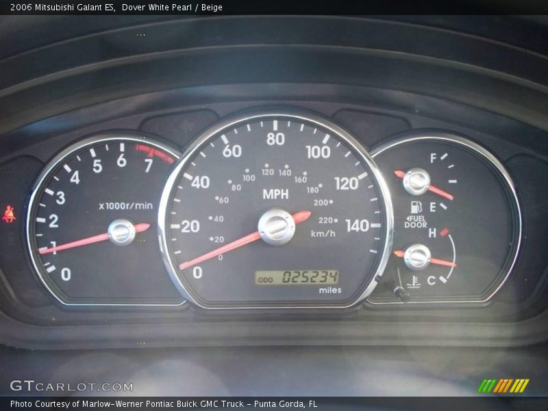 Dover White Pearl / Beige 2006 Mitsubishi Galant ES