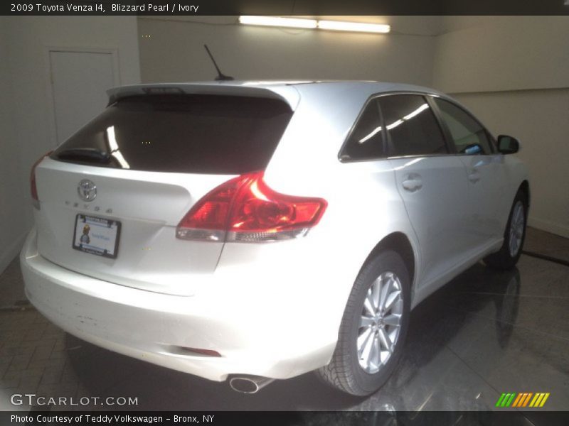 Blizzard Pearl / Ivory 2009 Toyota Venza I4