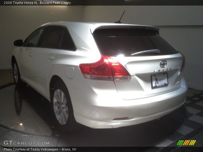 Blizzard Pearl / Ivory 2009 Toyota Venza I4