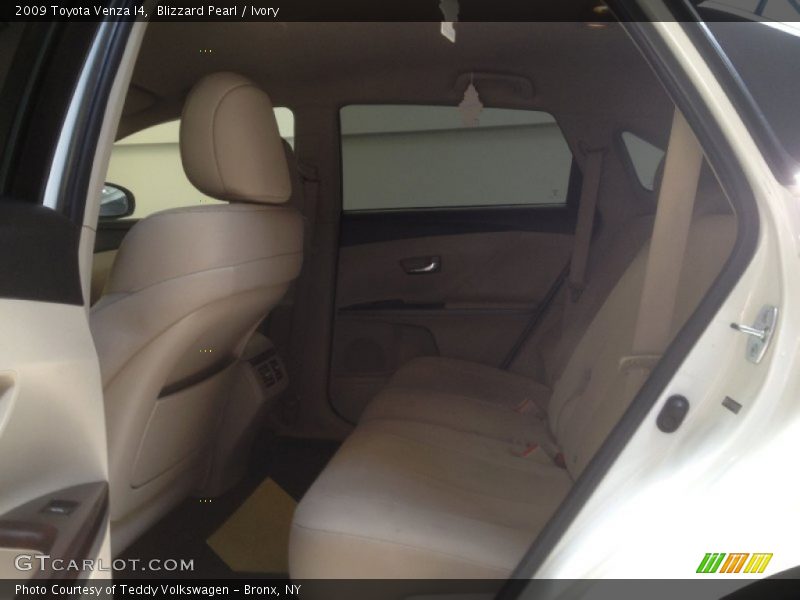 Blizzard Pearl / Ivory 2009 Toyota Venza I4