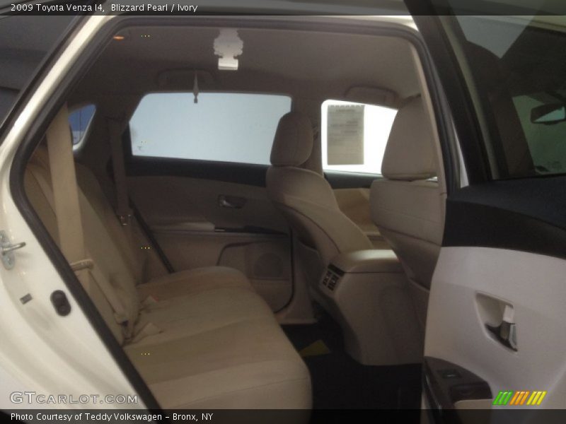 Blizzard Pearl / Ivory 2009 Toyota Venza I4