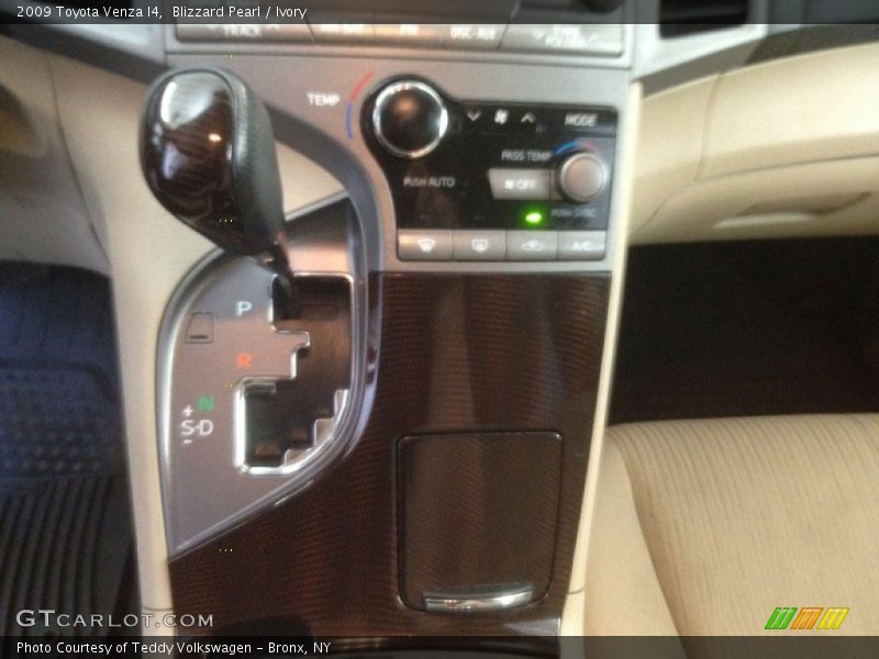 Blizzard Pearl / Ivory 2009 Toyota Venza I4