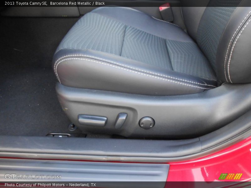 Barcelona Red Metallic / Black 2013 Toyota Camry SE