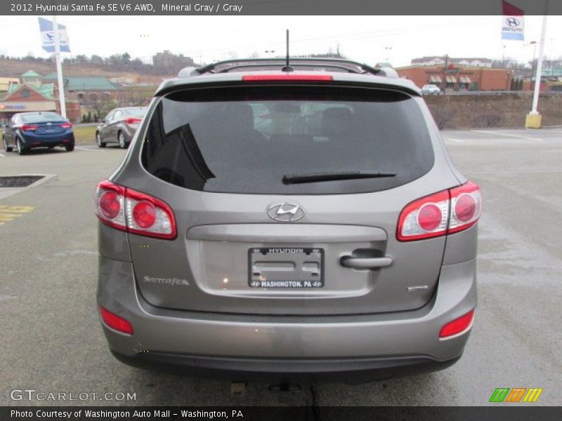 Mineral Gray / Gray 2012 Hyundai Santa Fe SE V6 AWD