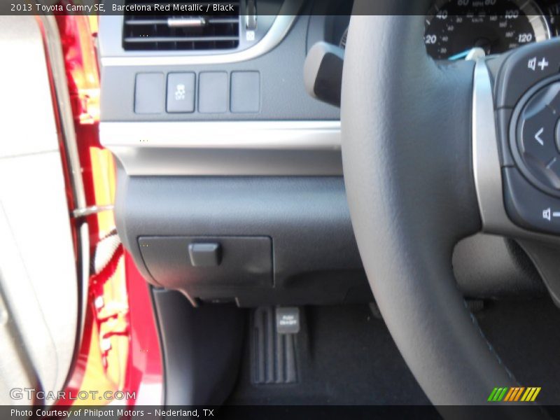 Barcelona Red Metallic / Black 2013 Toyota Camry SE