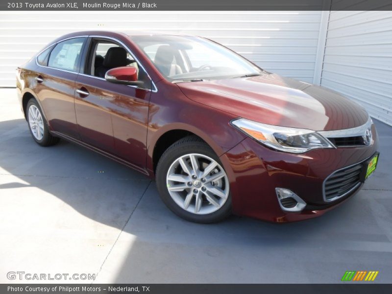Front 3/4 View of 2013 Avalon XLE