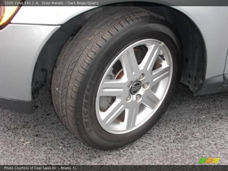 Silver Metallic / Dark Beige/Quartz 2006 Volvo S40 2.4i