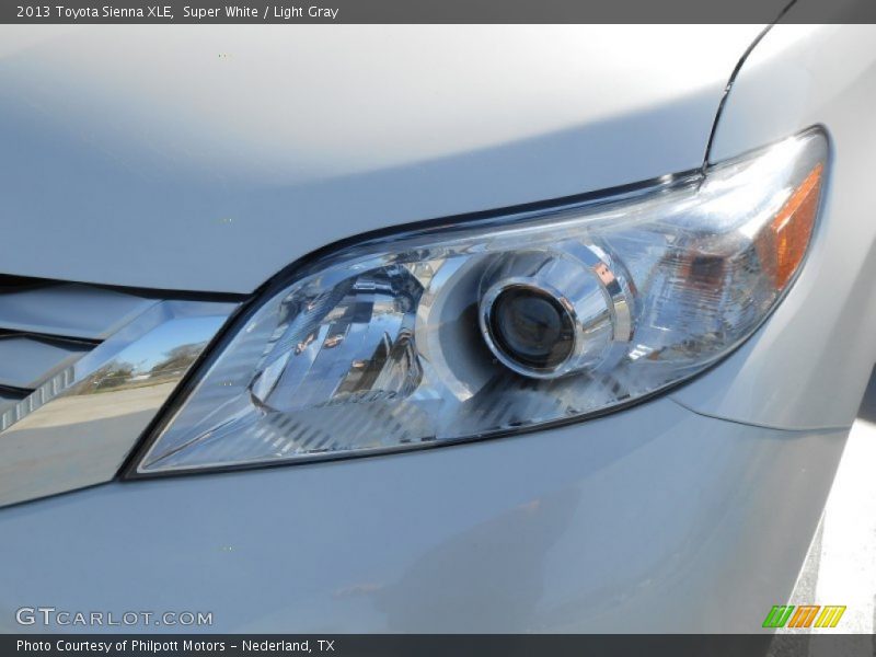 Super White / Light Gray 2013 Toyota Sienna XLE