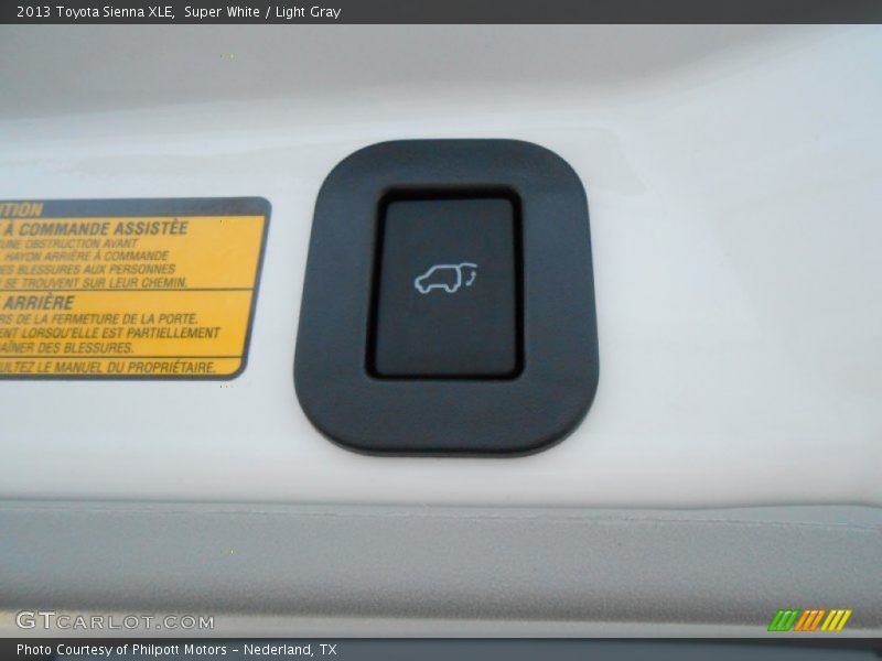 Super White / Light Gray 2013 Toyota Sienna XLE