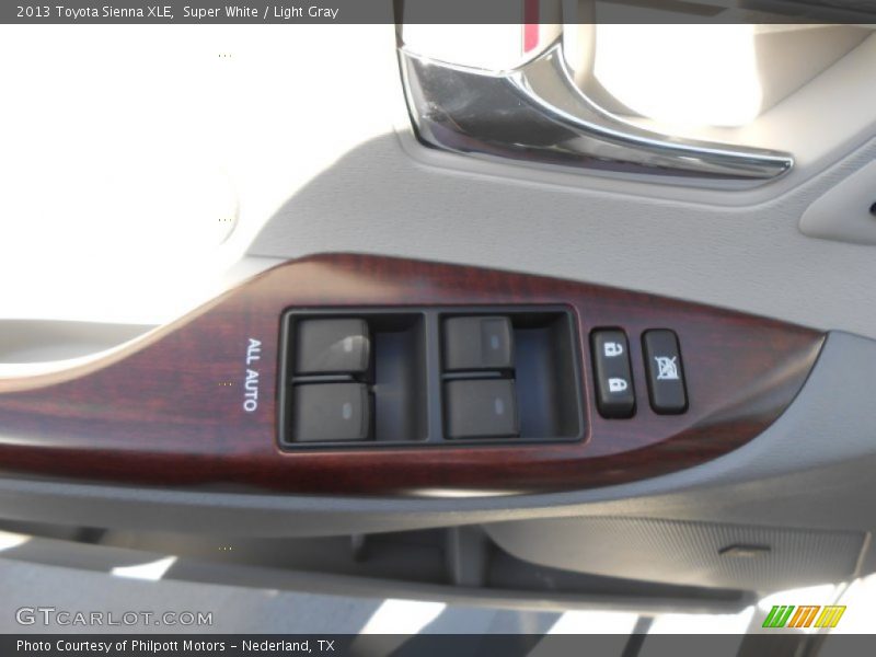 Super White / Light Gray 2013 Toyota Sienna XLE