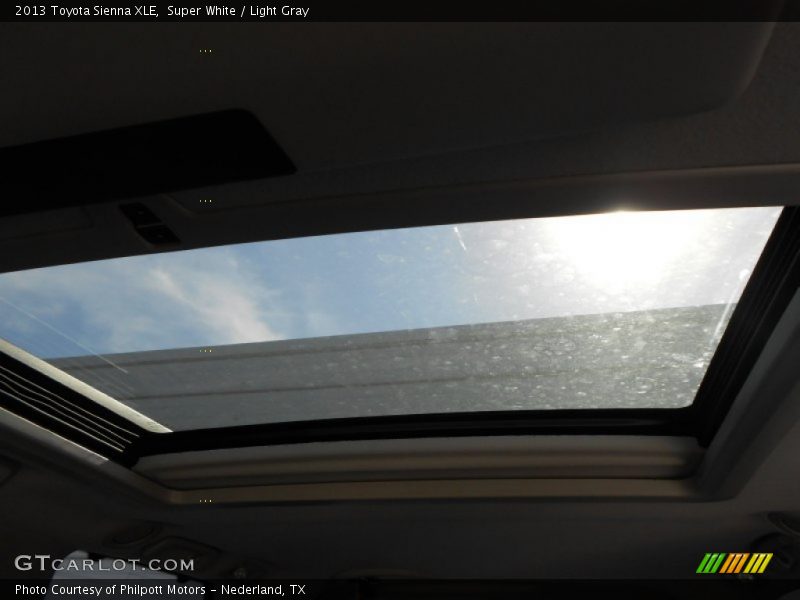 Super White / Light Gray 2013 Toyota Sienna XLE