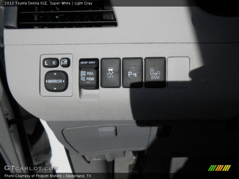 Super White / Light Gray 2013 Toyota Sienna XLE