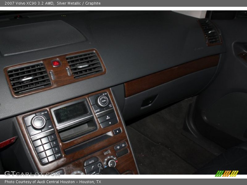 Silver Metallic / Graphite 2007 Volvo XC90 3.2 AWD