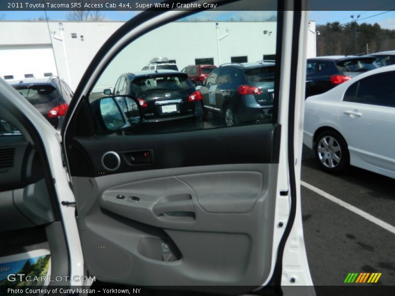 Super White / Graphite Gray 2011 Toyota Tacoma SR5 Access Cab 4x4