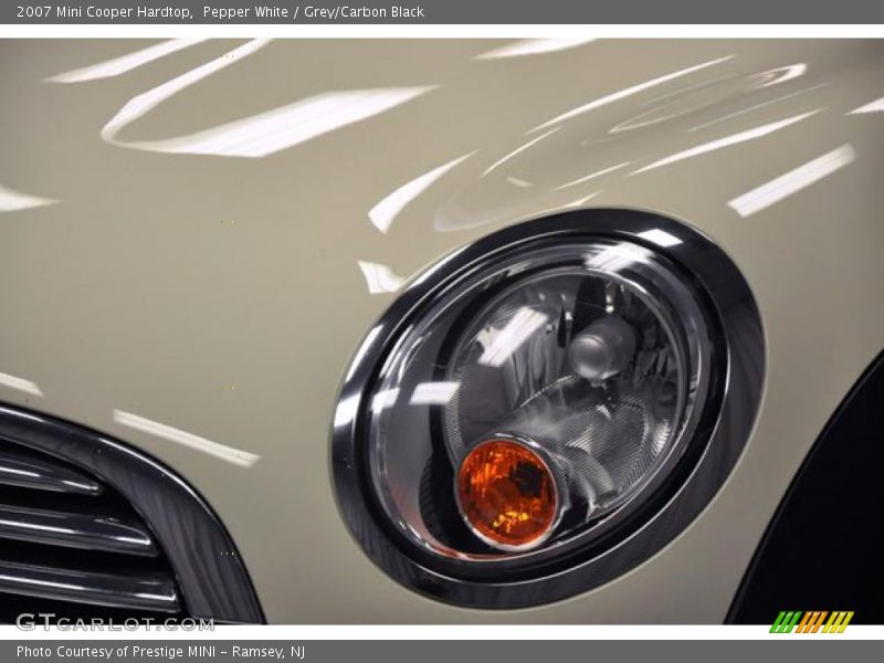 Pepper White / Grey/Carbon Black 2007 Mini Cooper Hardtop