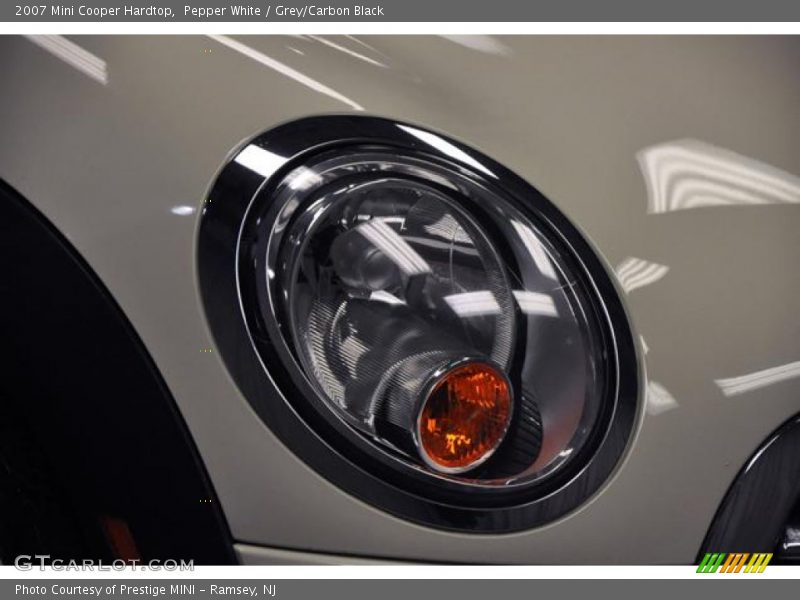Pepper White / Grey/Carbon Black 2007 Mini Cooper Hardtop