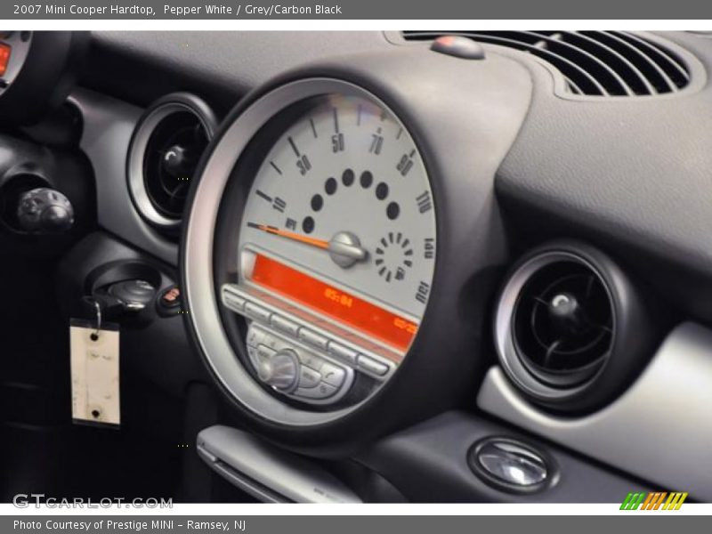 Pepper White / Grey/Carbon Black 2007 Mini Cooper Hardtop