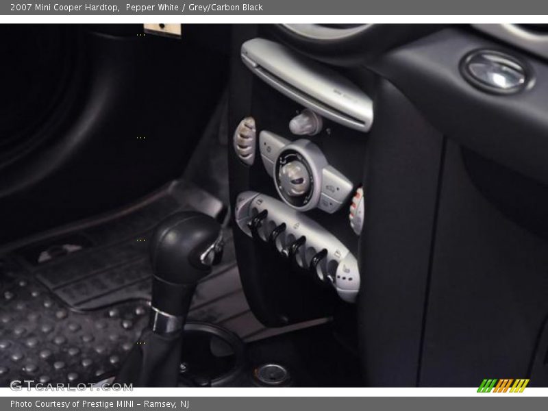 Pepper White / Grey/Carbon Black 2007 Mini Cooper Hardtop