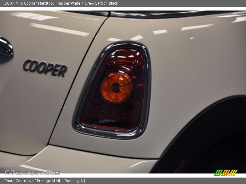 Pepper White / Grey/Carbon Black 2007 Mini Cooper Hardtop