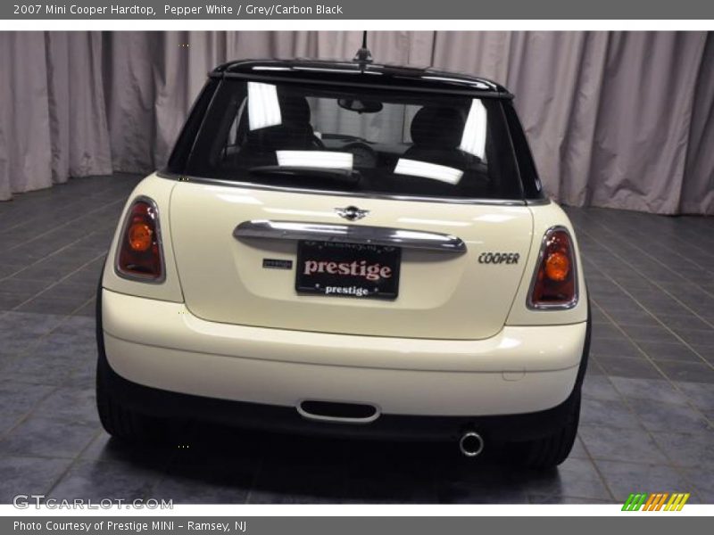 Pepper White / Grey/Carbon Black 2007 Mini Cooper Hardtop