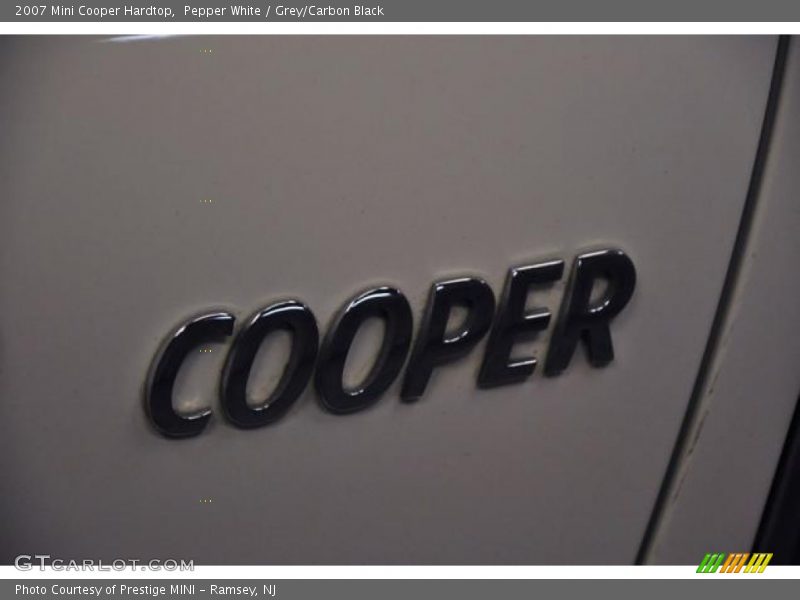 Pepper White / Grey/Carbon Black 2007 Mini Cooper Hardtop