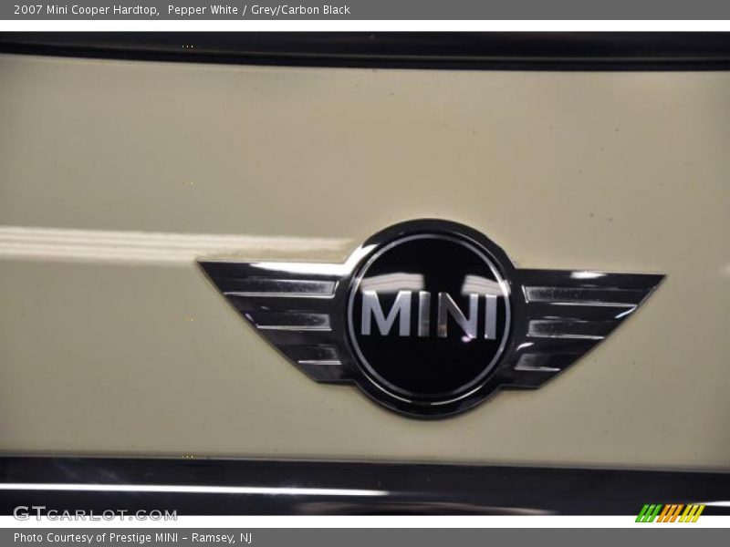 Pepper White / Grey/Carbon Black 2007 Mini Cooper Hardtop
