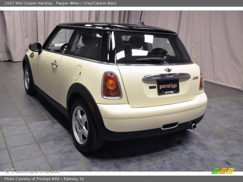 Pepper White / Grey/Carbon Black 2007 Mini Cooper Hardtop