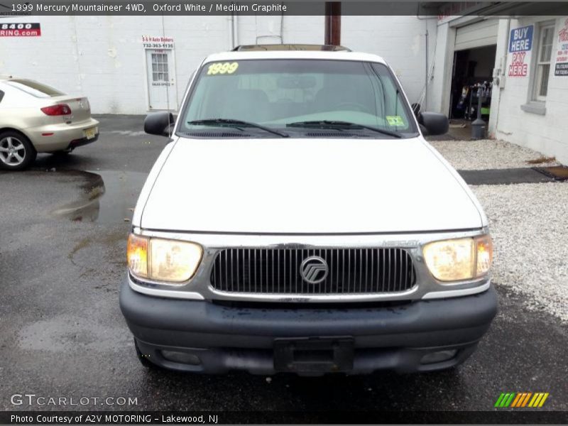 Oxford White / Medium Graphite 1999 Mercury Mountaineer 4WD