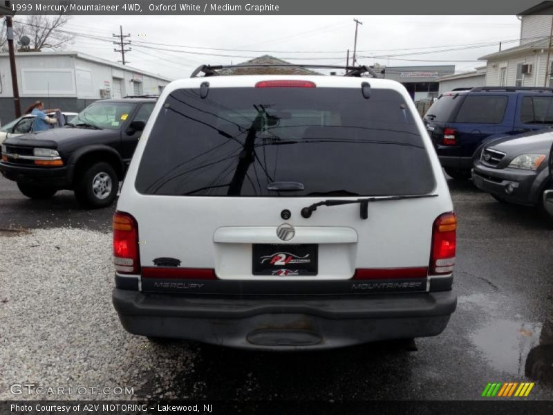 Oxford White / Medium Graphite 1999 Mercury Mountaineer 4WD