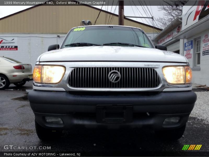 Oxford White / Medium Graphite 1999 Mercury Mountaineer 4WD