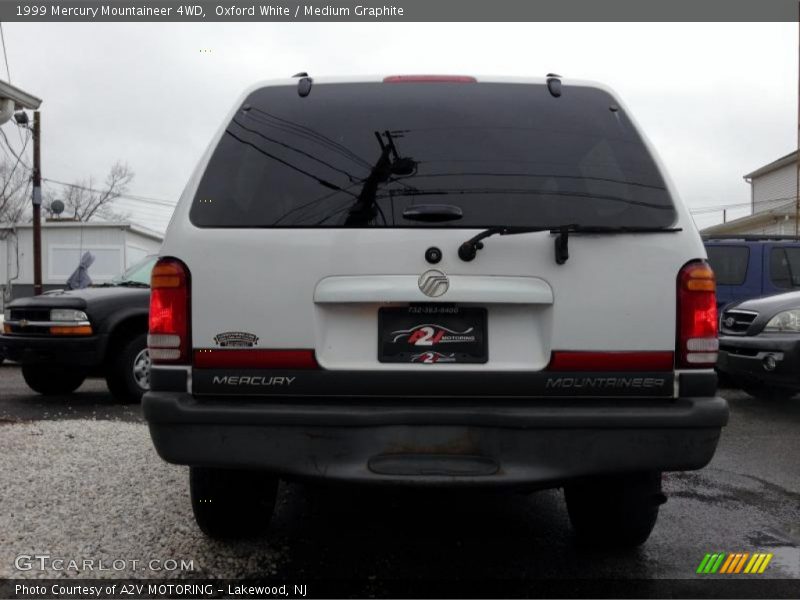 Oxford White / Medium Graphite 1999 Mercury Mountaineer 4WD
