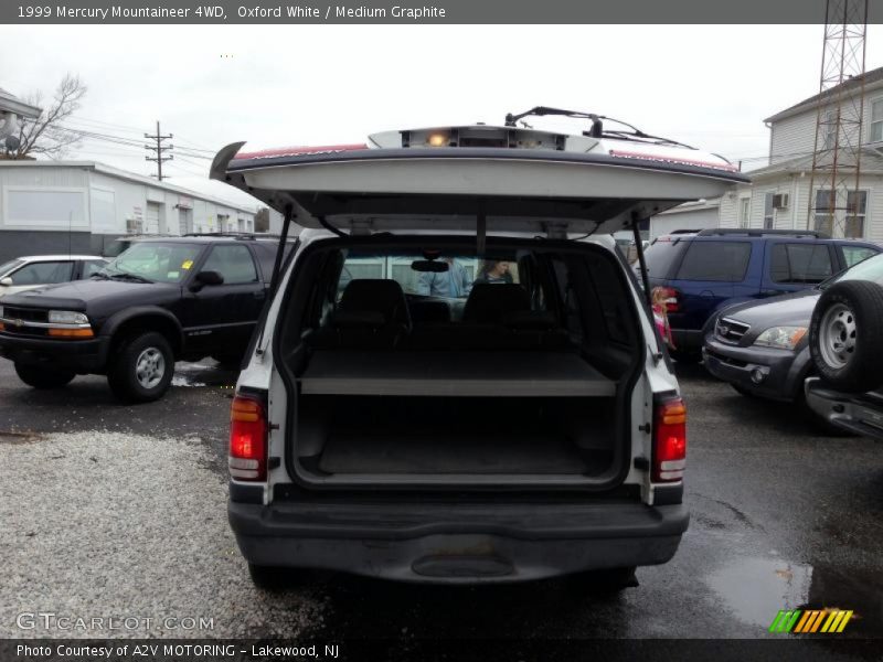 Oxford White / Medium Graphite 1999 Mercury Mountaineer 4WD