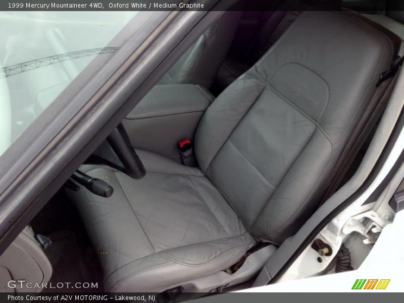 Oxford White / Medium Graphite 1999 Mercury Mountaineer 4WD